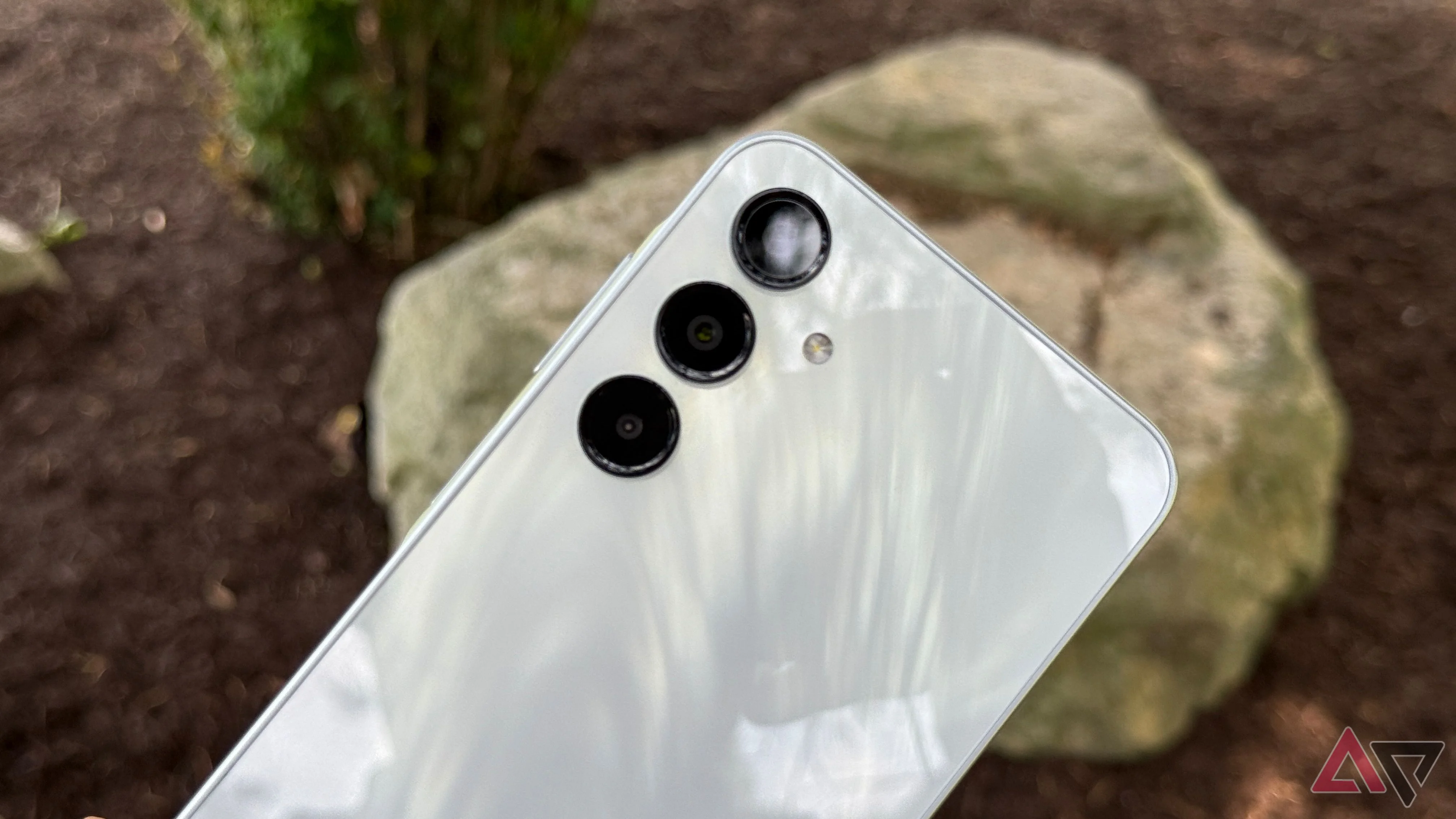 You can now get this Samsung phone + 12 months of unlimited service for just $181