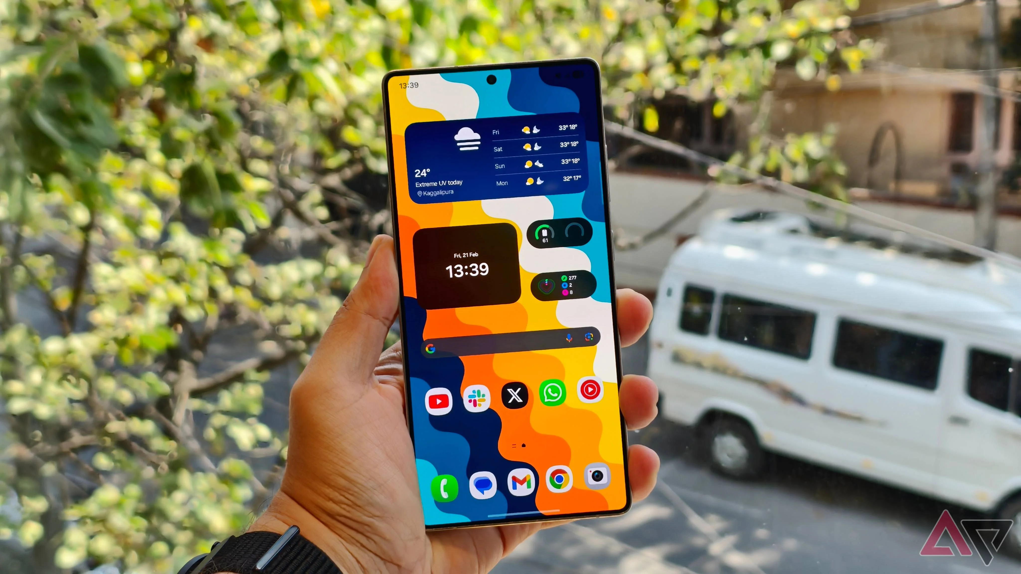 A person holding the Galaxy S25 Ultra showing the home screen